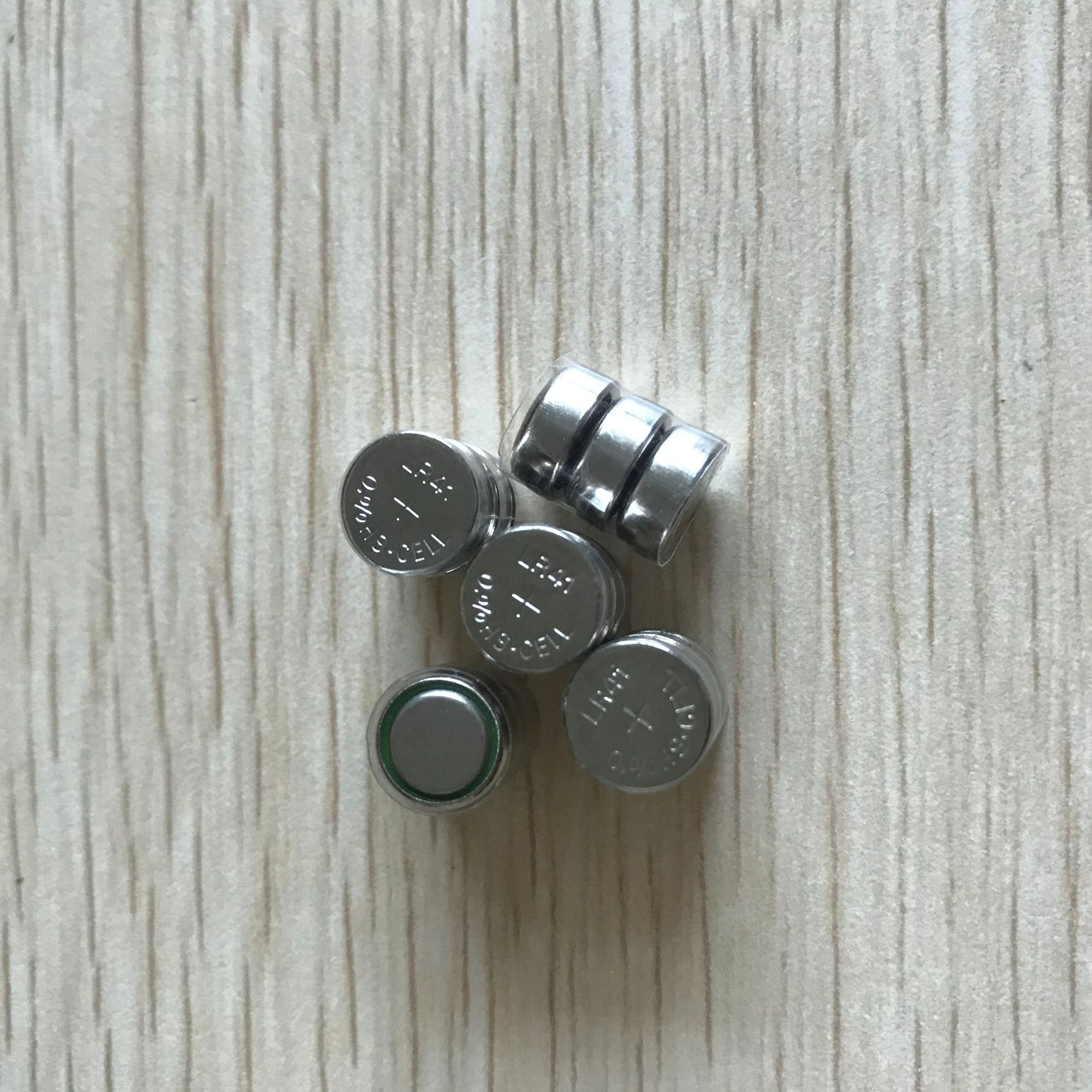 Pluma giroscópica de punta de dedo creativa multi-función luminosa pluma giratoria puede escribir bolígrafo de descompresión estudiante rotación de luz LED