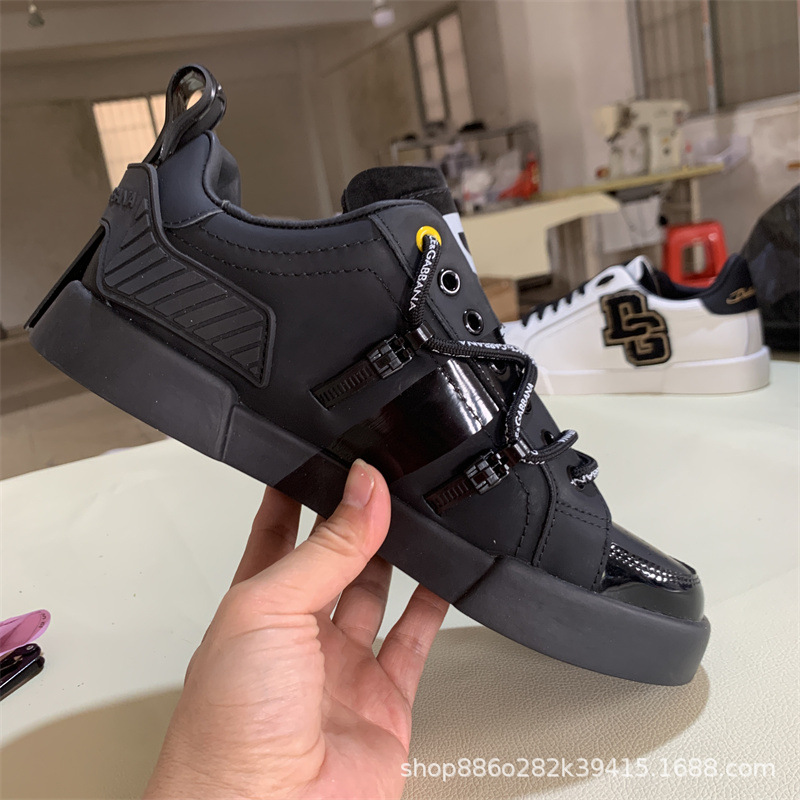 DG2023 nuevos zapatos de lujo de gama alta europeos y americanos de graffiti impreso signos pintados a mano remache rhinestone zapatilla marea