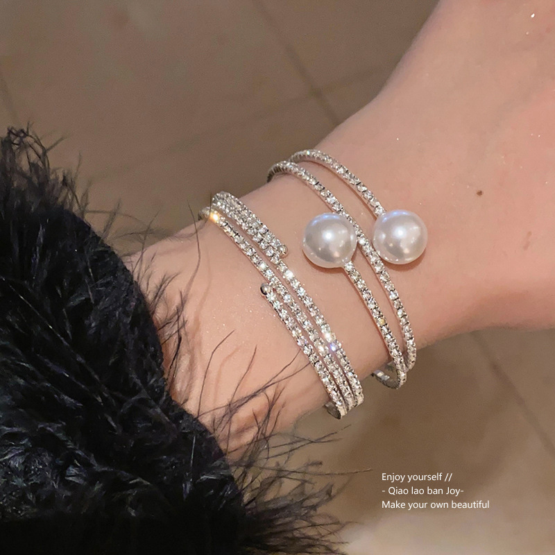 European and American Diamond-encrusted Simple Multi-layer Geometric Elastic Bracelet Light Luxury High-end Elegant Bracelet Niche Exquisite Bracelet for Women European and American Diamond-encrusted Simple Multi-layer Geometric Elastic Bracelet Light Luxury High-end Elegant Bracelet Niche Exquisite Bracelet for Women