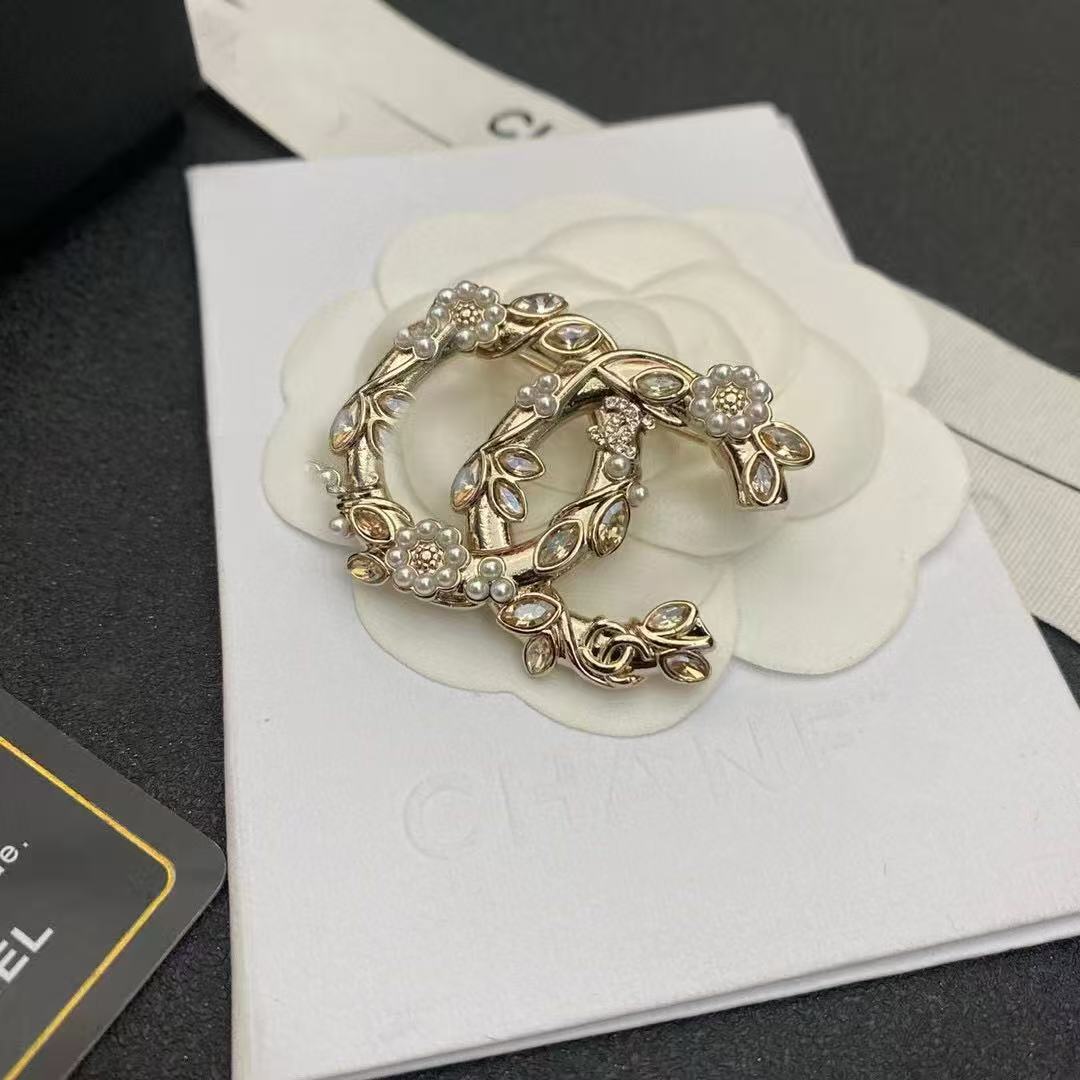 Classic Chanel-Style High-End Gold-Plated Brooch, Fashionable Retro Star Ocean Personality Trend, Sweet and Cool Heart Design