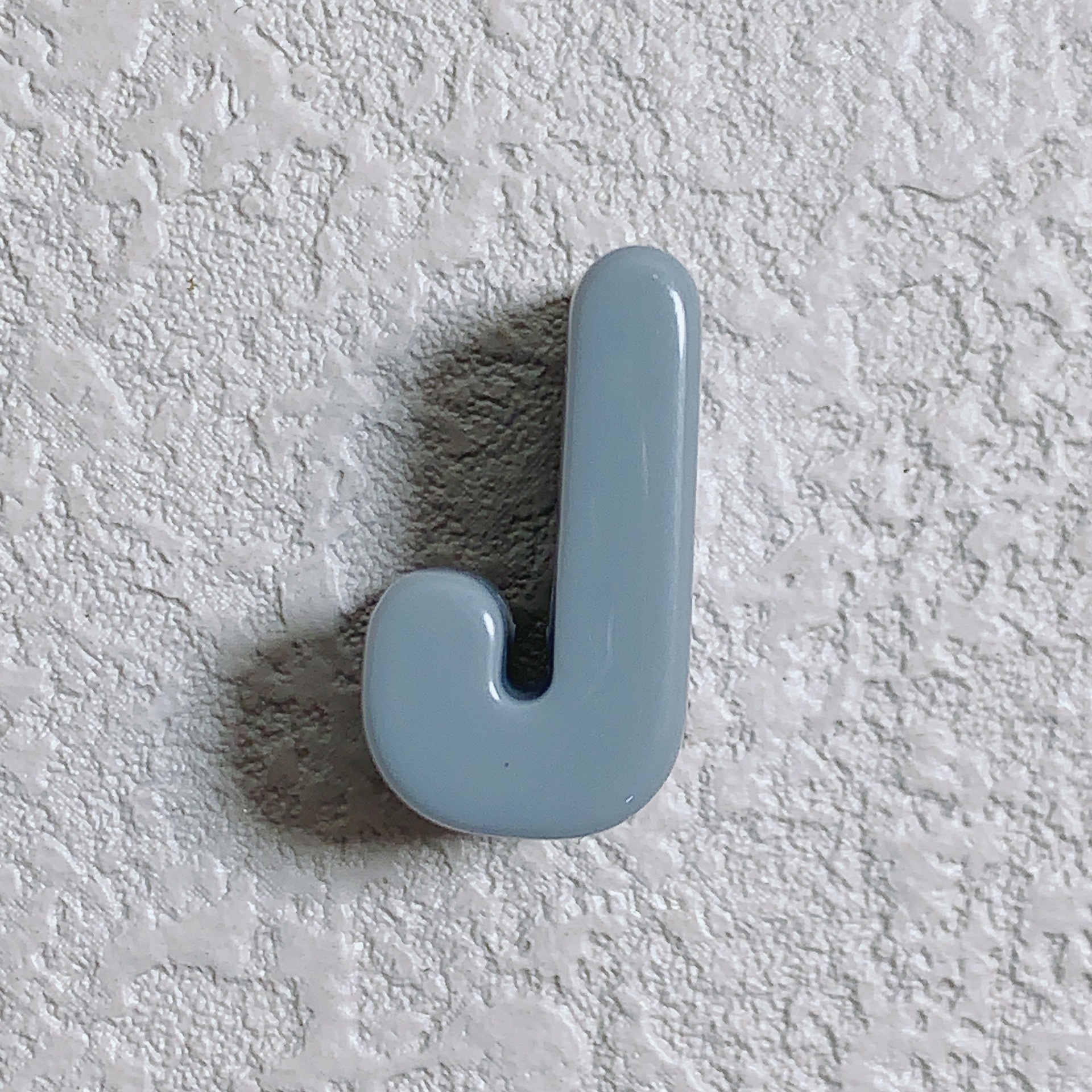 J (Light Gray)