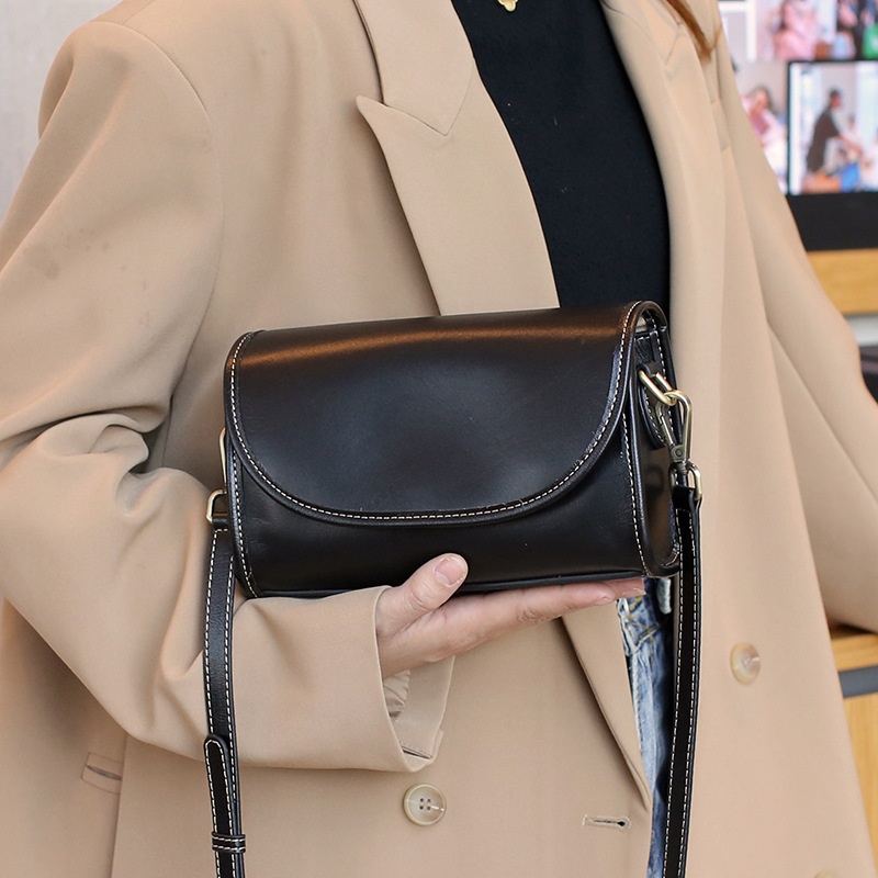 2024 nuevas bolsos de cuero retro para mujeres con capa de cabeza de piel de vaca bronceada vegetativa bolsos de hombro moda bolsos de hombro uno por uno