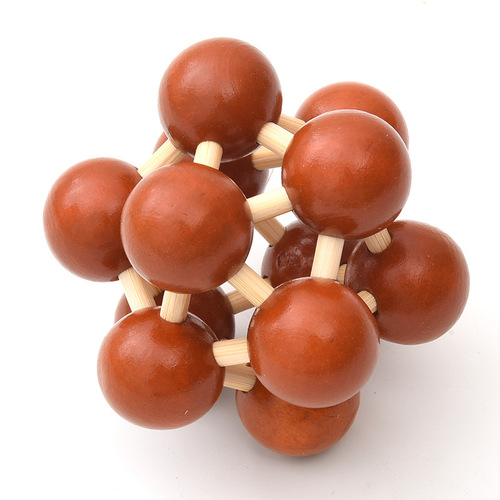 Kong Mingsuo Lubansuo primary school students' educational toys are highly difficult to unlock and decompress the nine-link puzzle box.