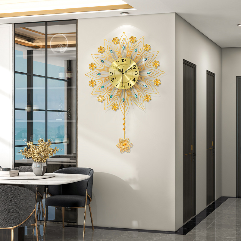 Reloj de lujo ligero de estilo europeo, reloj de pared, sala de estar, sensación de alta gama, decoración del hogar, reloj de pavo real, pared, estilo explosivo transfronterizo de Amazon