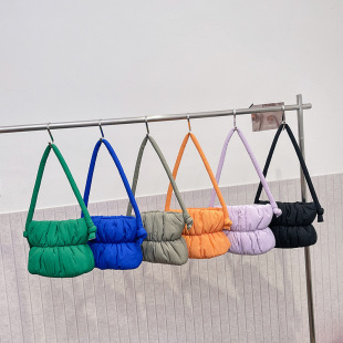 2024�¿���q�����ް�녶�羳���lŮʿ�μ�б��r����ܽˮͰŮ��