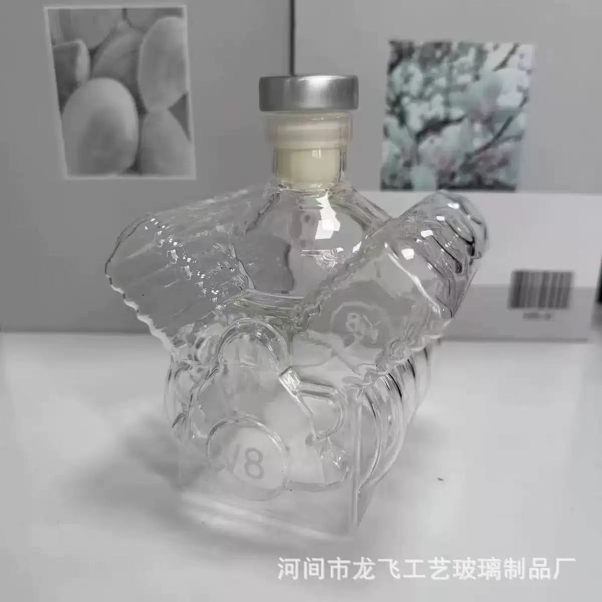爆款v8发动机工艺酒瓶套装高硼硅玻璃发动机玻璃酒瓶醒酒器泡酒器