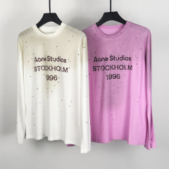 南油のダメージ加工と色褪せ加工を施した、ラインストーン付きのゆったりとした長袖Tシャツ。ミドル丈で、欧米のストリートファッションブランドのスタイルです。