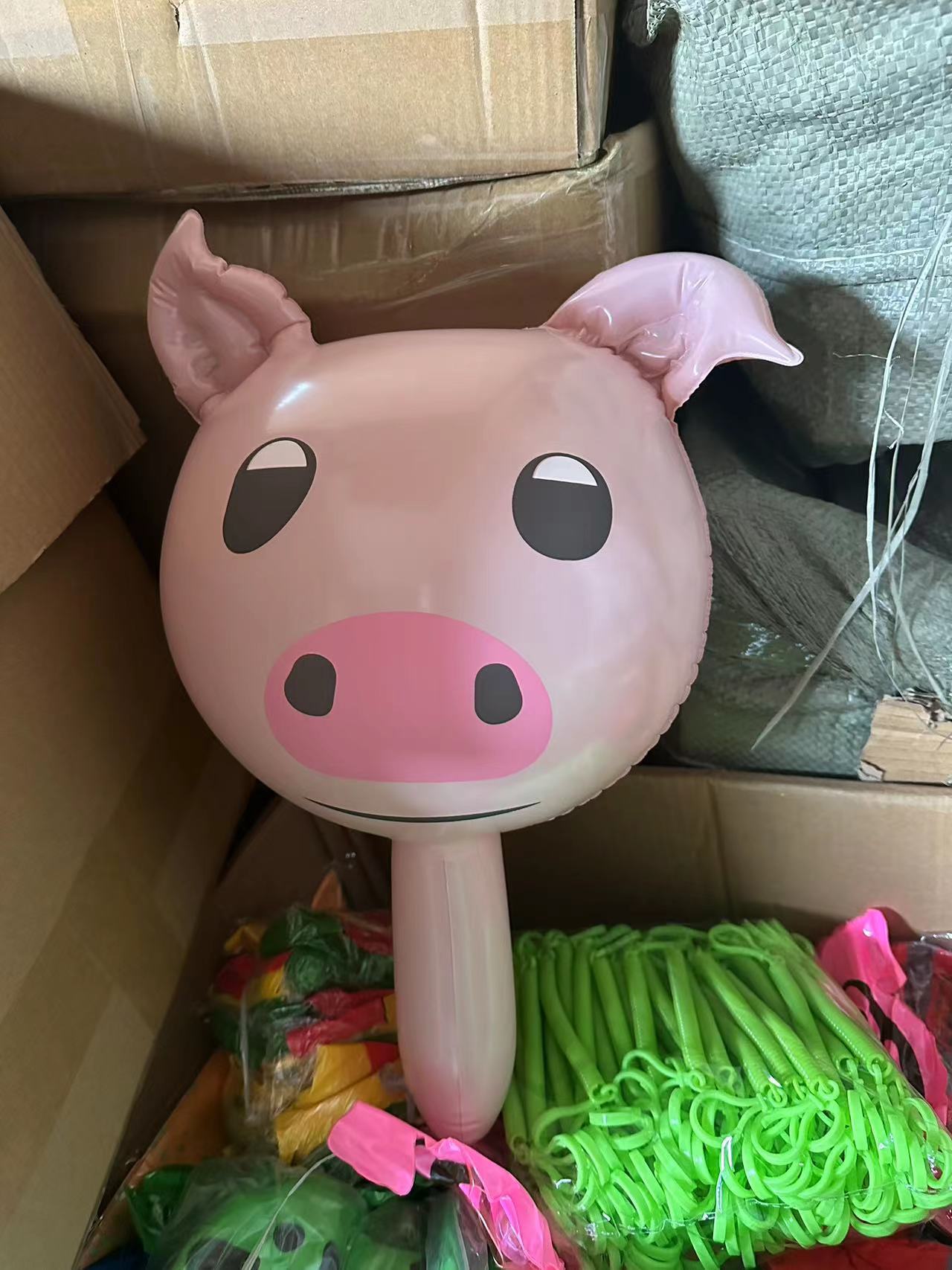 빛이없는 플랫 헤드 돼지 헤드 스틱