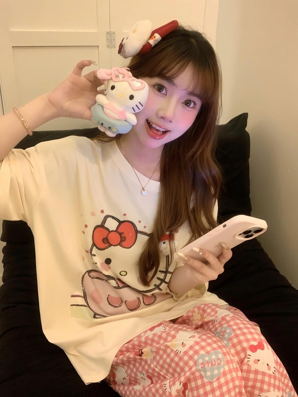 日本の夏の新しいハローキティプリント半袖Tシャツハローキティ純綿半袖Tシャツ女性クラスの制服|undefined