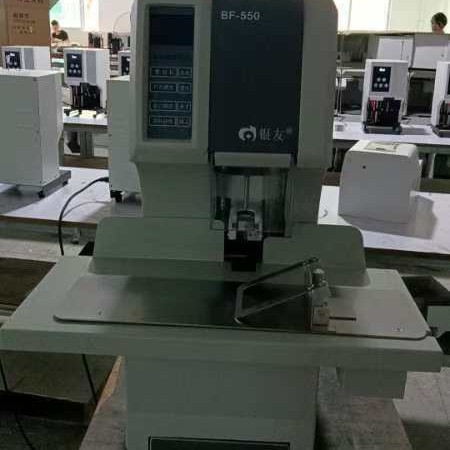 ����BF-550ȫ�Զ�í��װ����һ����׿ɵ��׾��ƶ�̨��ȫ�Զ�í��