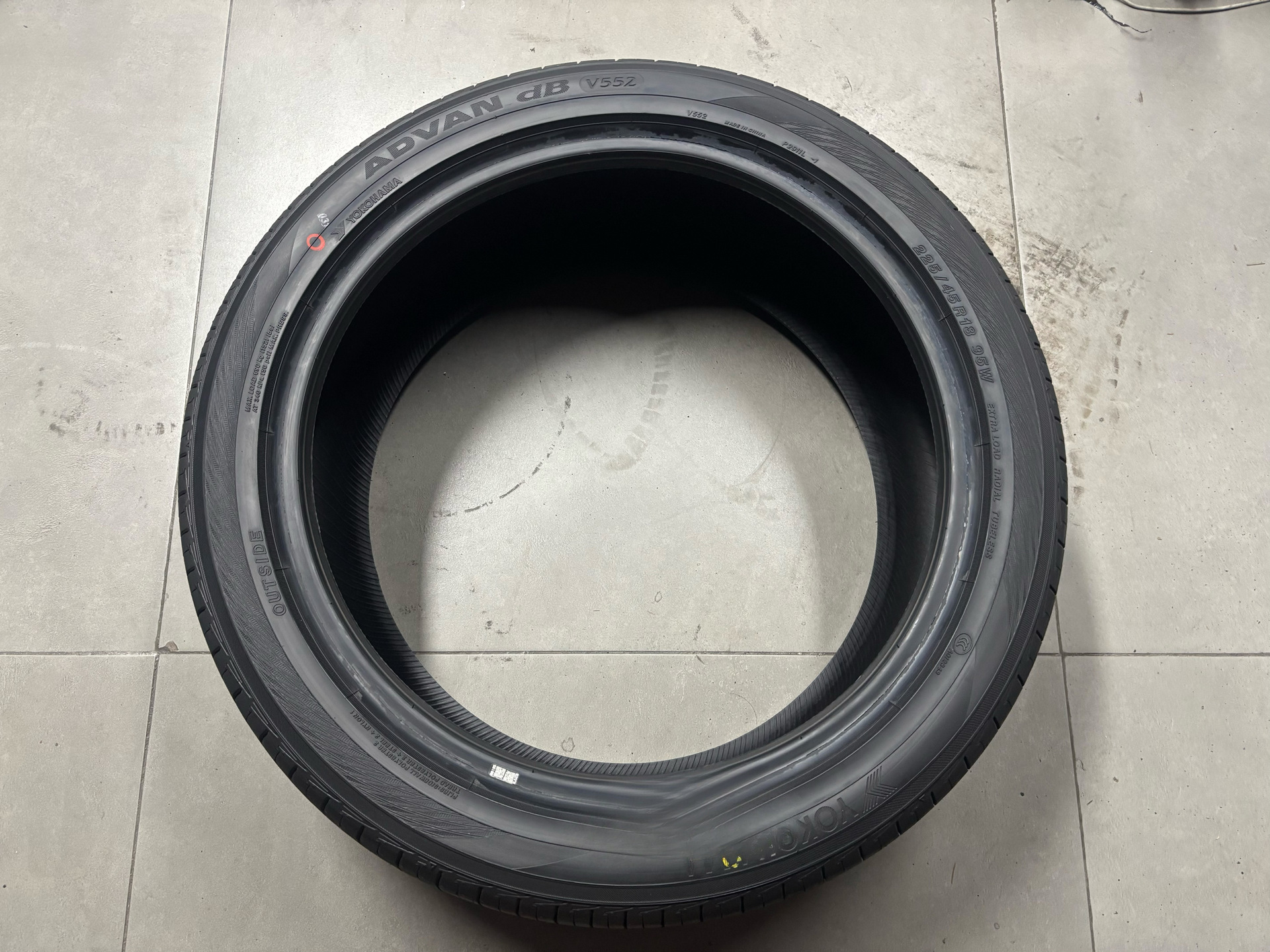 Guanhe Brand New Yokohama/Yokohama Tires 225/45R18 95W V552 Brand New Tires Others