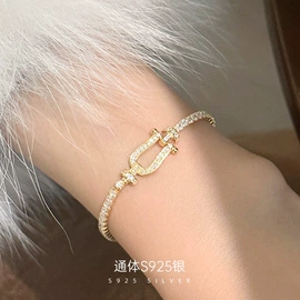 戒指;耳钉;手链