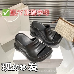 外国貿易の欧米の厚い底のスリッパの女性の2025の爆発金の10cmの百合の外はビスケットのビーチを着て高くなります。