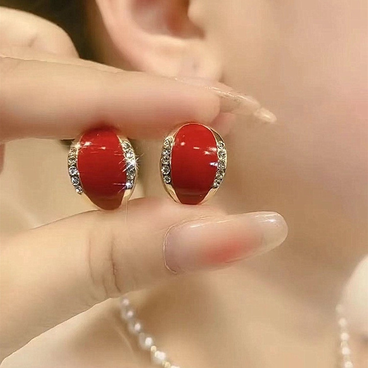 Hebillas de oreja exquisitas de estilo coreano nuevos pendientes de arco de personalidad de todo fósforo moda femenina accesorios de oreja de estudiante retro súper hada de todo fósforo