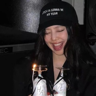 jennie������ͬ���ɫ����ñ�ﶬ�¿���^��ñ������ñ�r�г���H