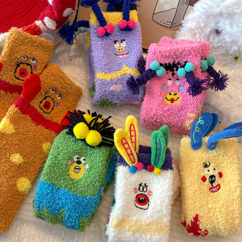Funny and cute coral fleece socks for women, plush, thickened for warmth in autumn and winter, suitable for sleeping on the floor, mid-calf length Funny and cute coral fleece socks for women, plush, thickened for warmth in autumn and winter, suitable for sleeping on the floor, mid-calf length
