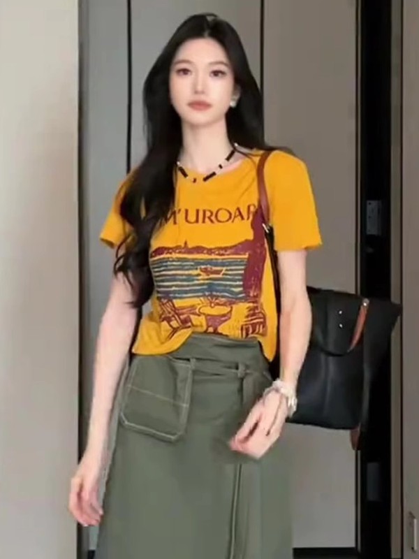 オレンジプリントラウンドネックショルダー半袖Tシャツ女性用2025夏の新しいファッション年齢を減らすルーズスリミングトップ|undefined
