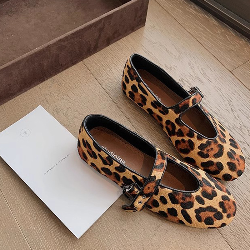 Grape mom spring new ~ leopard print age-reducing round head with flat shoes leopard print Mary Jane shoes women