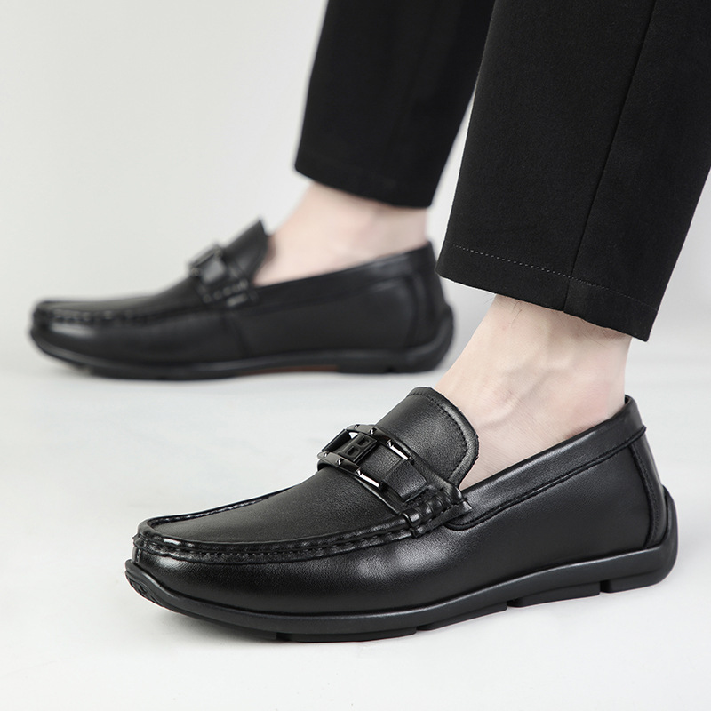 Nuevos zapatos blancos de los hombres de los holgazanes de la capa superior del zurriago del cuero genuino