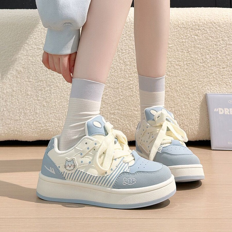 High-quality, stylish thick-soled sneakers for women, 2026 autumn new model, versatile ins-style loafers, height-increasing casual shoes for commuting High-quality, stylish thick-soled sneakers for women, 2026 autumn new model, versatile ins-style loafers, height-increasing casual shoes for commuting