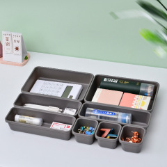 プラスチックの雑物の引き出しの収納ボックスの仕切りは自由に組み合わせられます。