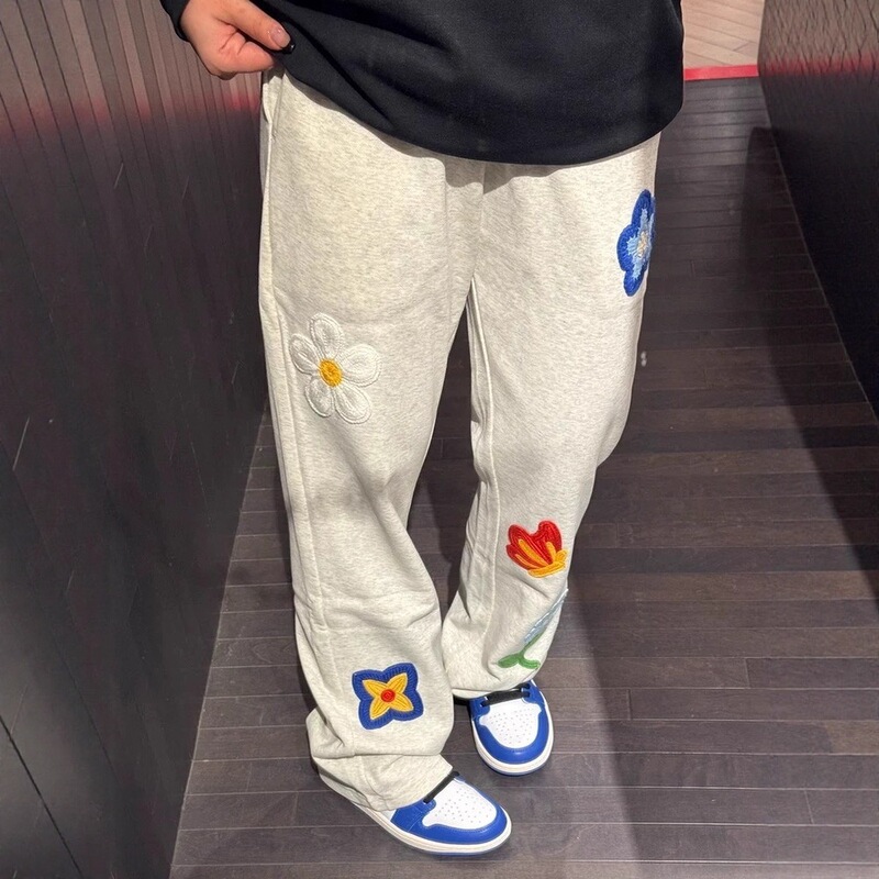 American-Style Floral Embroidery Curved Hem Sweatpants for Men, Niche Design, Loose Casual Sports Cleanfit Flared Straight-Leg Pants