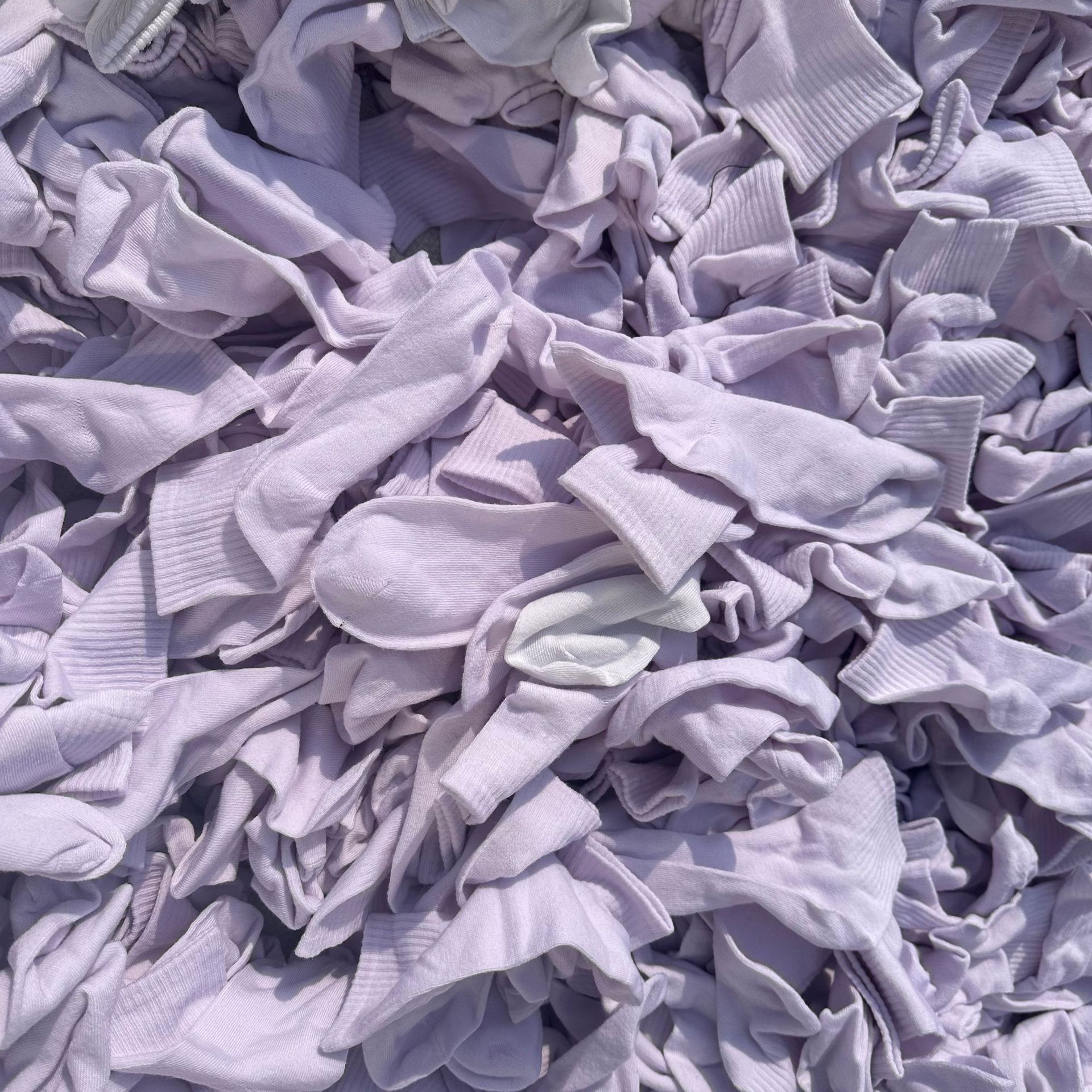 Zhuji calcetines al por mayor primavera y otoño calcetines de los hombres de la mitad de la pantorrilla color sólido simple desodorante absorbente de sudor calcetines de los hombres de la moda de la calle