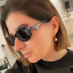 Trendy New Small Frame Cross-Border Sunglasses with Personalized Engraved Triangle Decor, Fashionable Retro Elliptical Dark Glasses