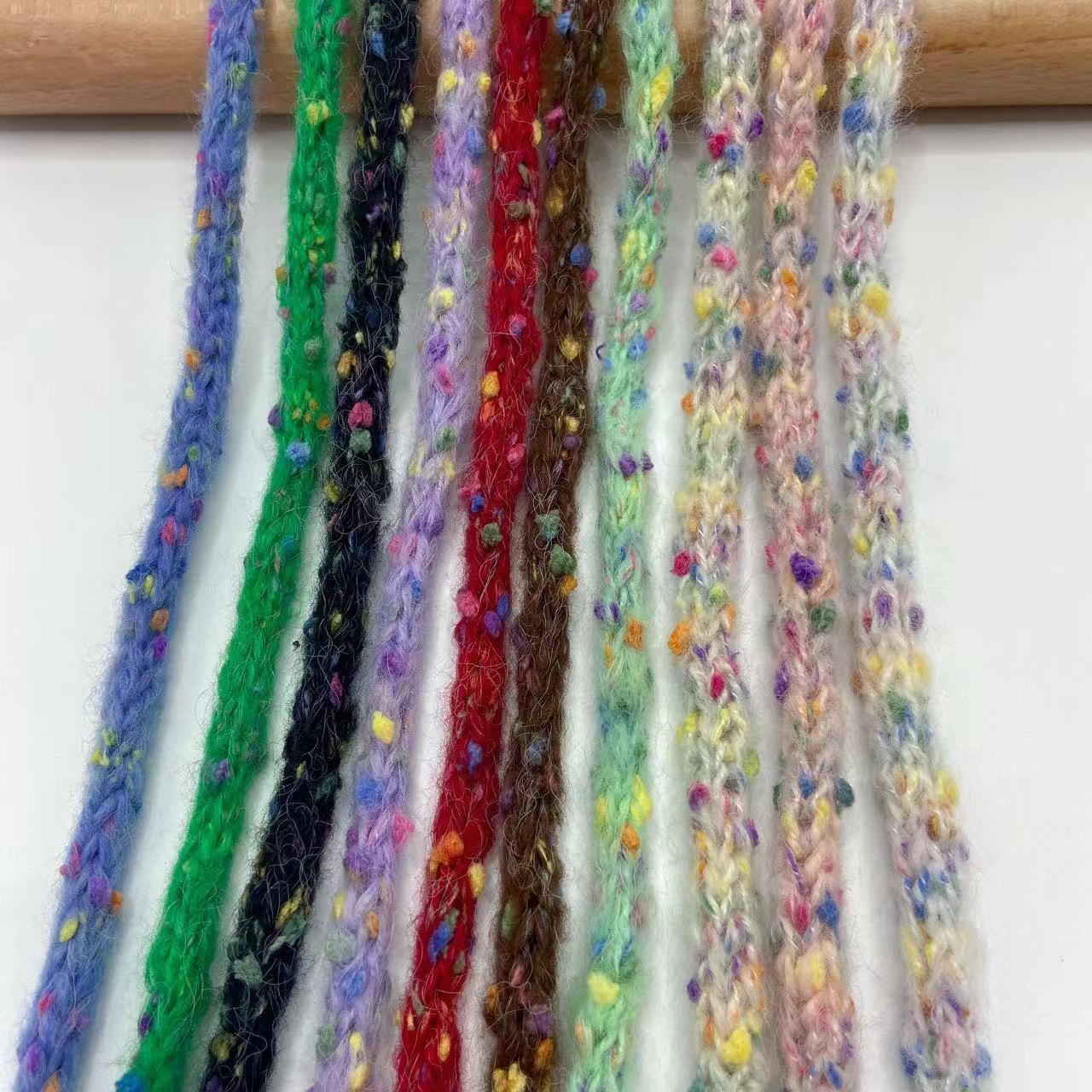 Otoño y invierno punto de onda de color entrelaces lana hueca cinta de tejido joyería pinzas de pelo accesorios de fragancia corda de sombrero