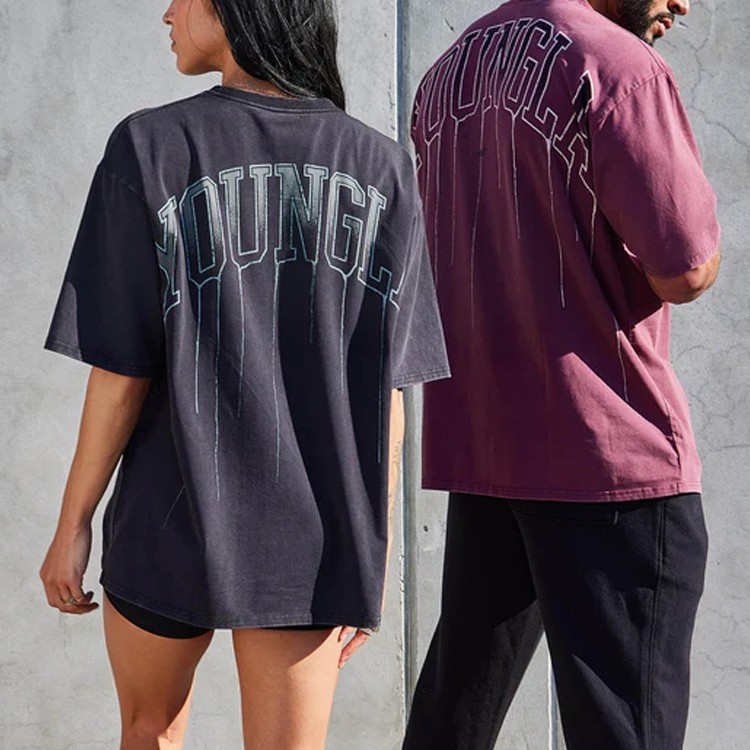 Big T-shirt with a round collar for gym