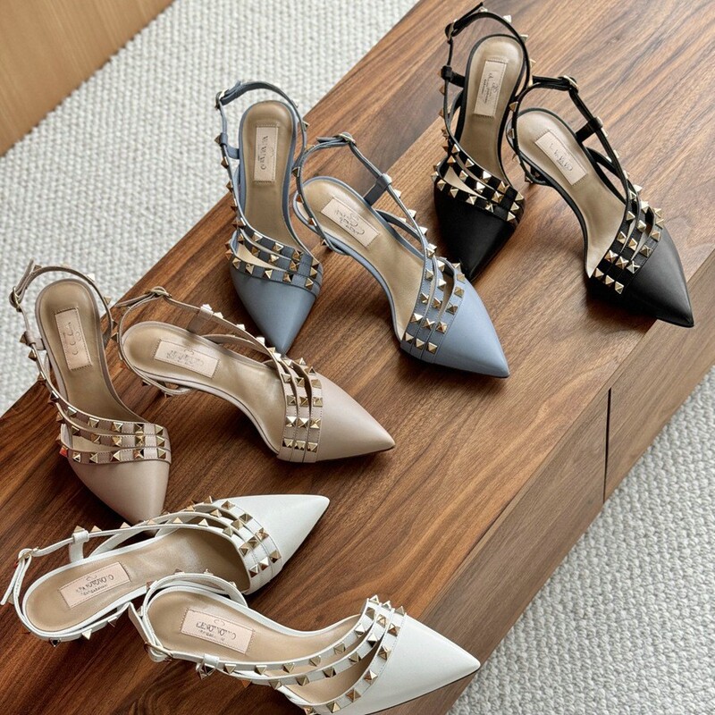 Purchasing Agent Quality~~ European and American 24 New Fashion Simple Style Pointed Toe Rivet Buckle Sandals Fashionable High Heels