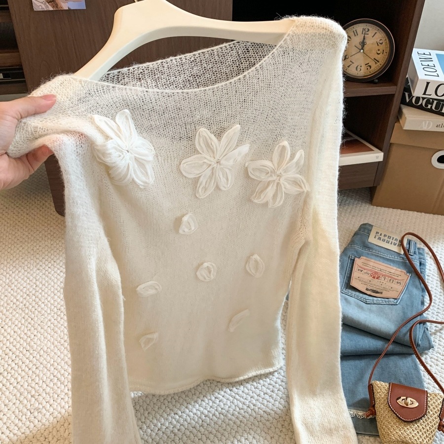 法式温柔风立体花朵米白色圆领长袖针织衫女早秋新款宽松气质上衣