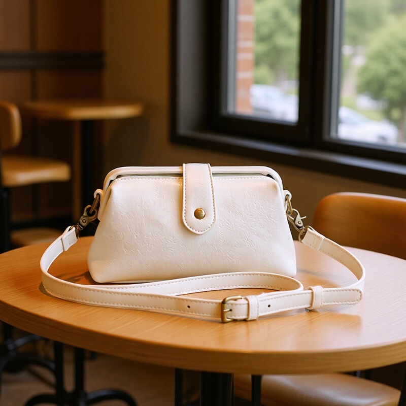 2025 Autumn New Cross-Border Hot-Selling Clip Bag, Fashionable and Versatile Doctor's Bag, Multi-Functional Large-Capacity Crossbody Bag for Women 2025 Autumn New Cross-Border Hot-Selling Clip Bag, Fashionable and Versatile Doctor's Bag, Multi-Functional Large-Capacity Crossbody Bag for Women