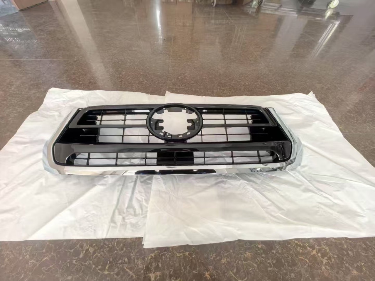 Suitable for Toyota Hilux Revo 2020-2024 Front Grille (Thai Version)