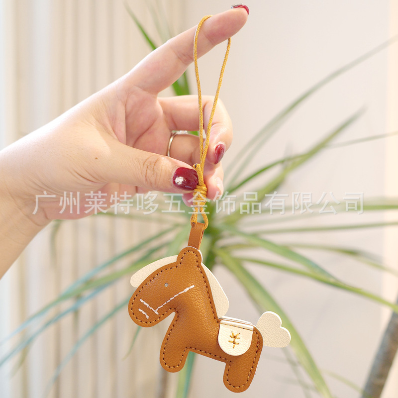 スポット pu 手作り革ポニー馬年バッグペンダント車のキーホルダーペンダント漫画キーチェーンアクセサリー|undefined