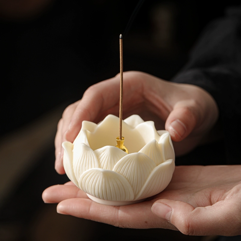 Держатель для благовоний цвета слоновой кости Lotus Креативная маленькая курильница для домашнего использования в помещении Держатель для благовоний Чайный столик Курильница из сандалового дерева.