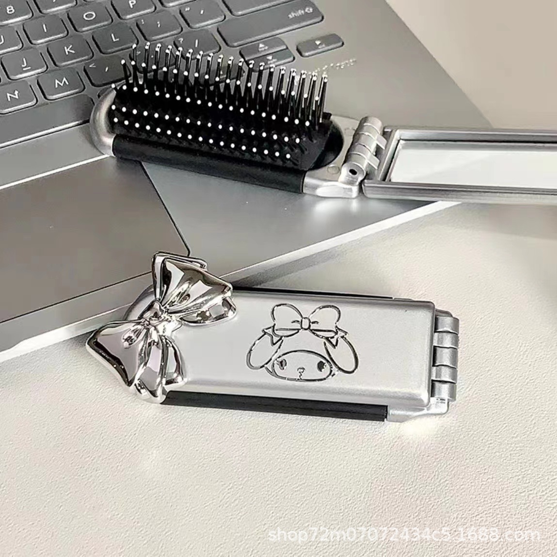 Nueva lindo Sanrio plegable perro Pacha Hello Kitty estudiante portátil espejo cosmético cojín de aire peine