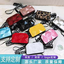 ins超火单肩斜挎小包包女网红棱格时尚化妆包迷你硬壳礼品包装盒