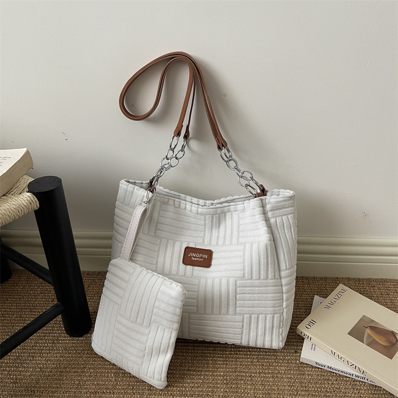 Borsa tote da donna grande con tracolla a catena versatile_voghion.com