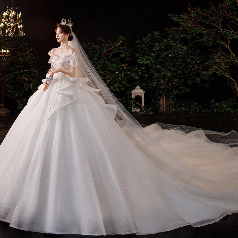 Vestido de novia estilo francés, nueva colección primavera 2026 para novias, vestido principal de hombros descubiertos, estilo princesa de palacio con cola larga, vestido de tul ligero. image 1