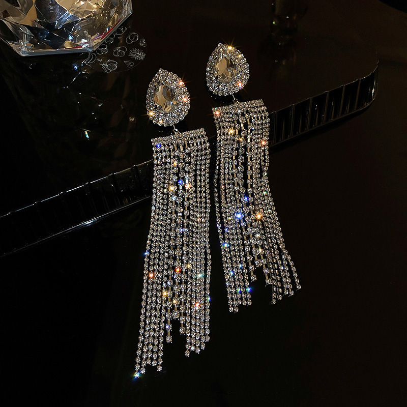 Agujas de plata transfronterizas flores de zircón aretes de bordillo estilo de moda pernos de auriculares lujosos de alto nivel de diseño de auriculares nicho