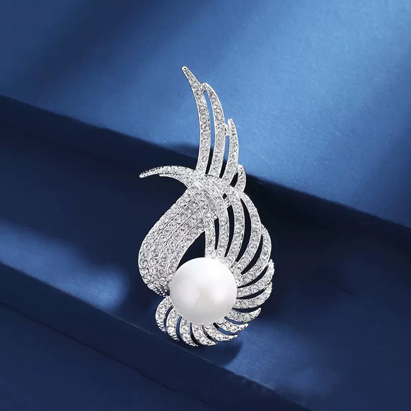 Alas de Ángel broche de plumas de perlas de alta gama femenina perla ramillete diseño sentido nicho traje pin temperamento Accesorios image 6