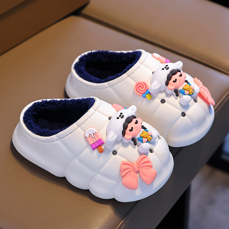 Otoño y invierno zapatillas de algodón para niñas para el hogar caliente y veludo impermeable a prueba de agua, zapatos de algodón para niños pequeños y medianos.