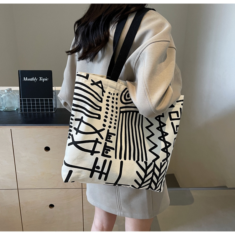 Femmes Grande Toile Bloc De Couleur Vêtement De Rue Carré Ouvert Sac D'Épaule display picture 5