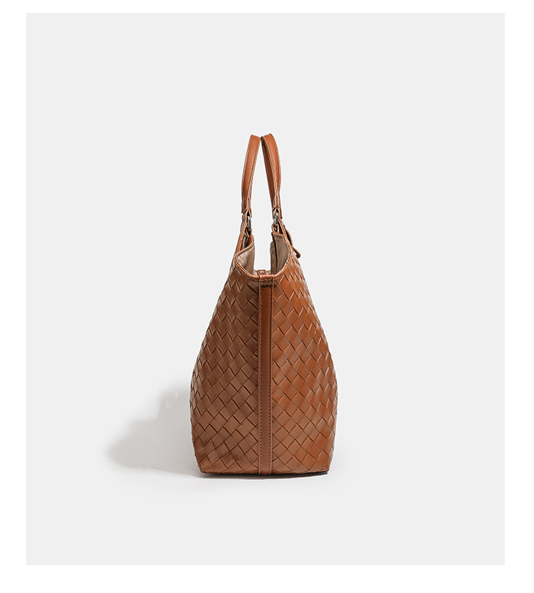 Túi tote da bò dệt kiểu retro cỡ lớn, có túi con rời, quai xách tay và đeo vai — màu nâu, màu đen chi tiết 13