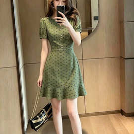 复古绿色波点连衣裙女夏季新款收腰显瘦气质超好看荷叶边裙子潮无