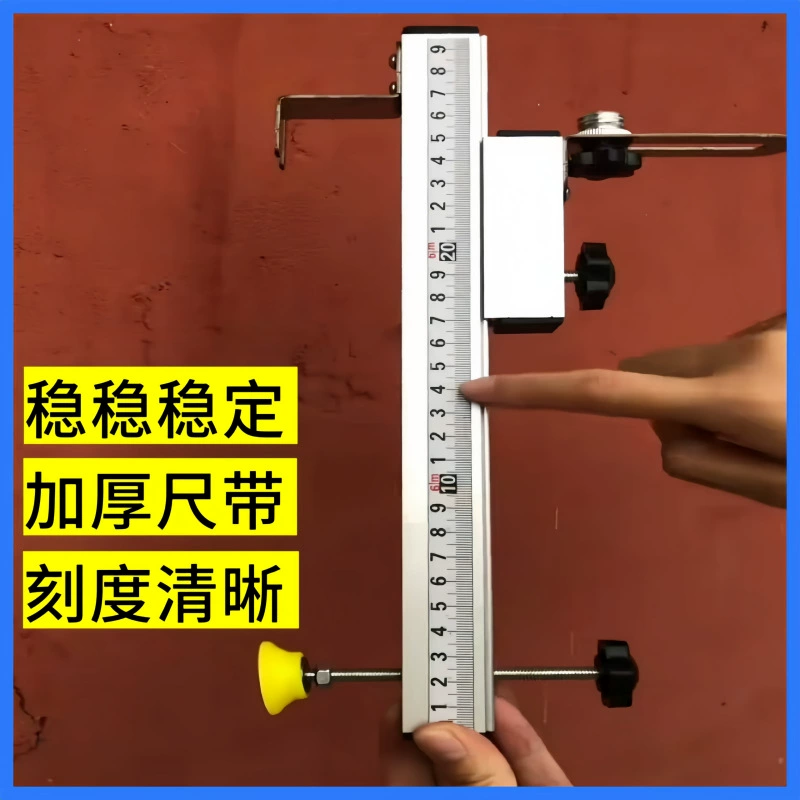 На настенной вешалке установлен утолщенный уровень из алюминиевого сплава, высота которого регулируется по желанию. Это универсально для различных уровней.