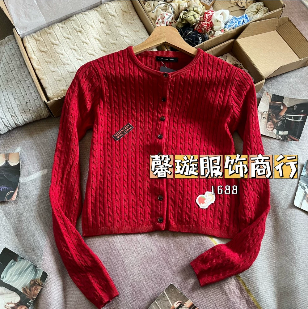Кардиган-свитер, slim fit, белый пин с косичкой/косой детали, один размер, изделие из вязаного узором трикотажа