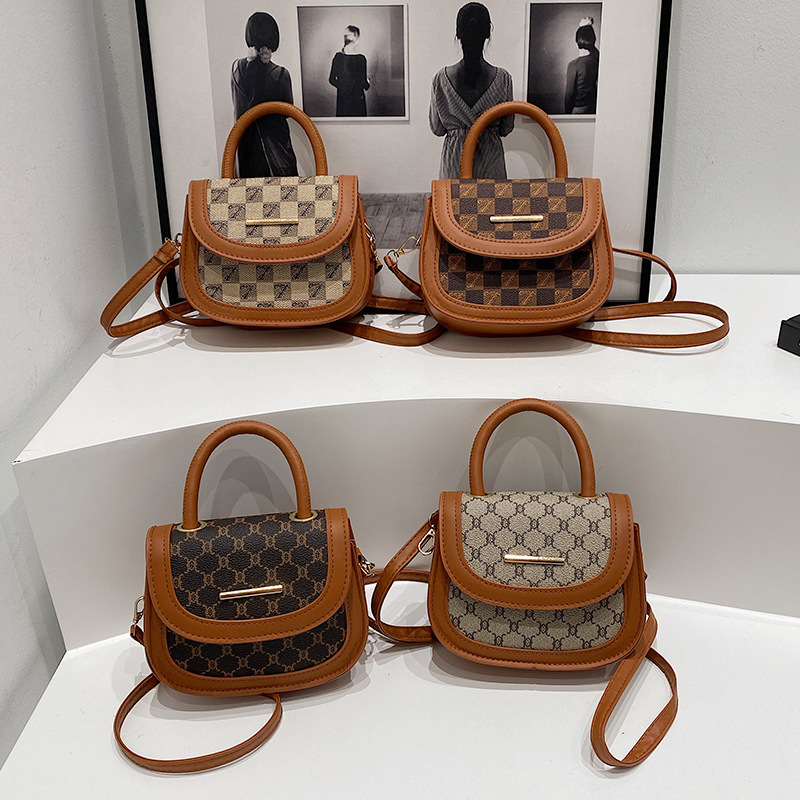 2024 nuevo bolso de silla semicircular bolso de moda de nicho bolso de mensajero con costuras de color en contraste bolso de hombro con personalidad ins