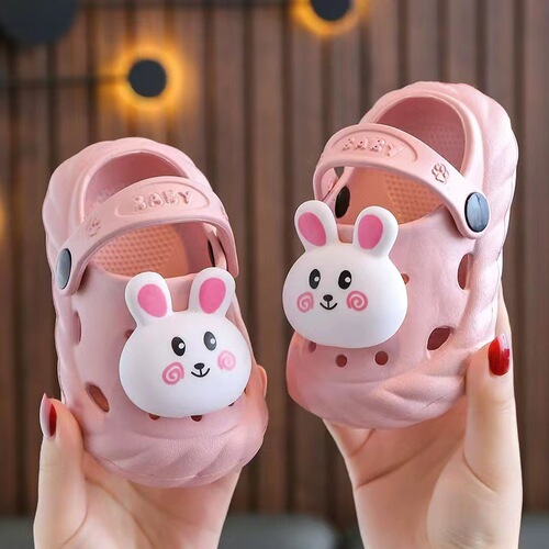 Factory direct sales children's non-slip lightweight clogs anti-collision outdoor home cute toddler cute slippers summer EVA